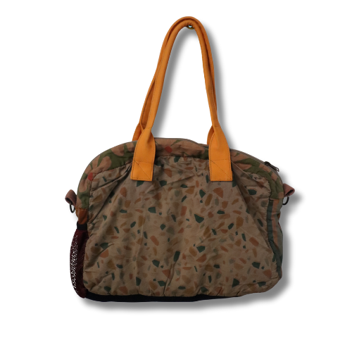 Renkli Patchwork Omuz Çantası – Çiçek Desenli & El İşi Detaylı