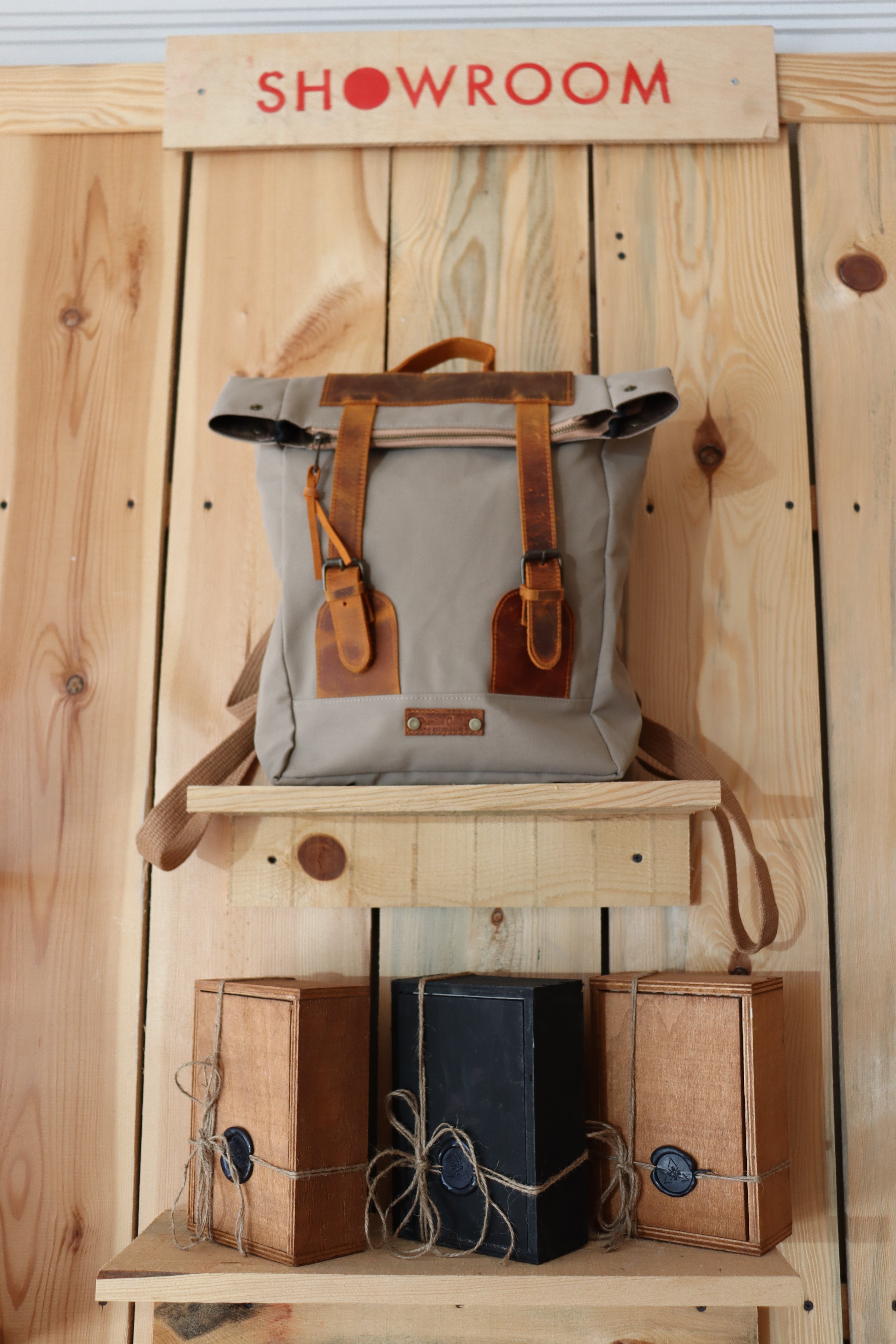 Bej Kanvas Deri Tokalı Sırt Çantası – Klasik & Günlük Kullanım