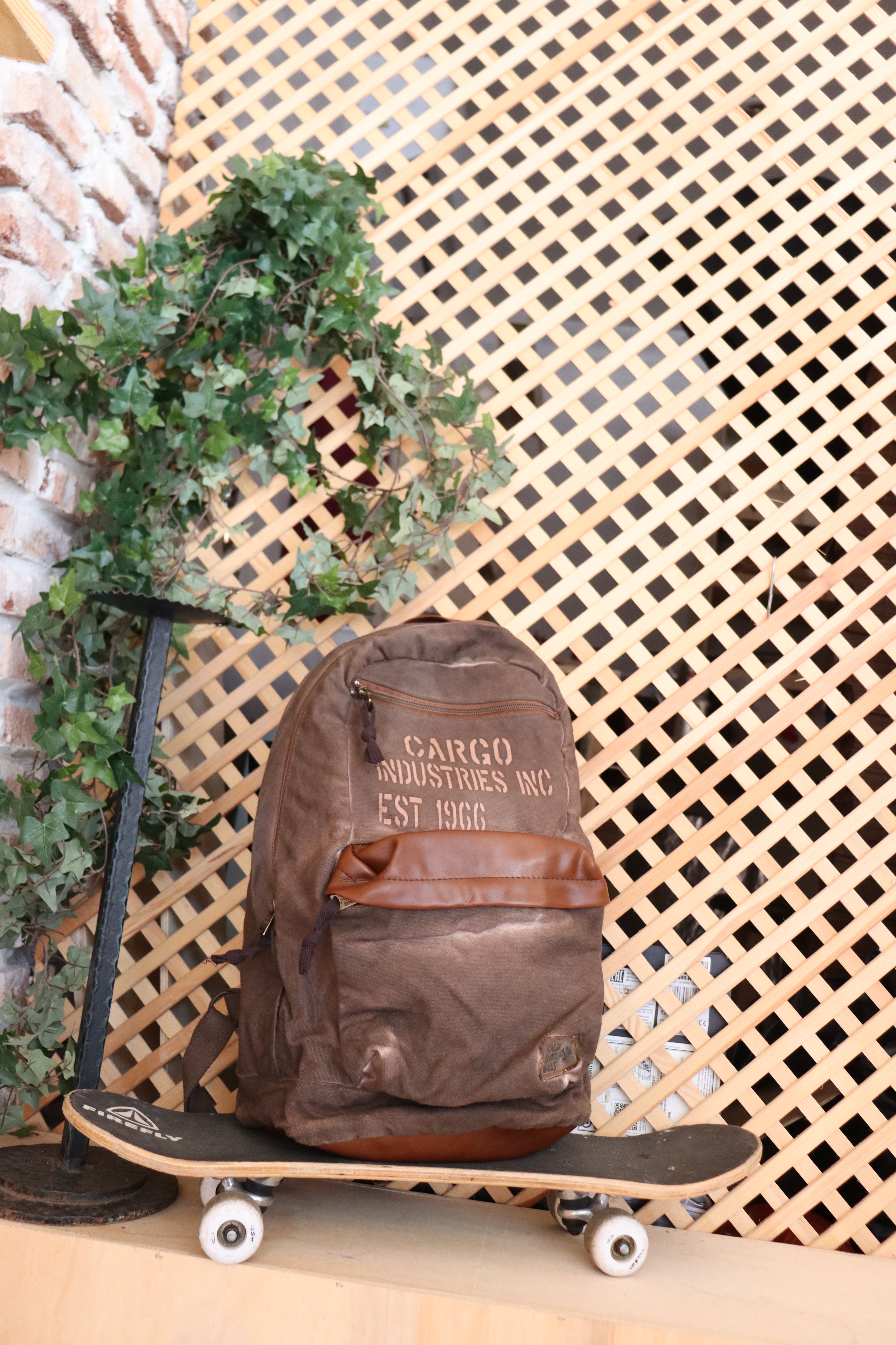 Kahverengi Cargo Stil Sırt Çantası – Vintage Tasarım