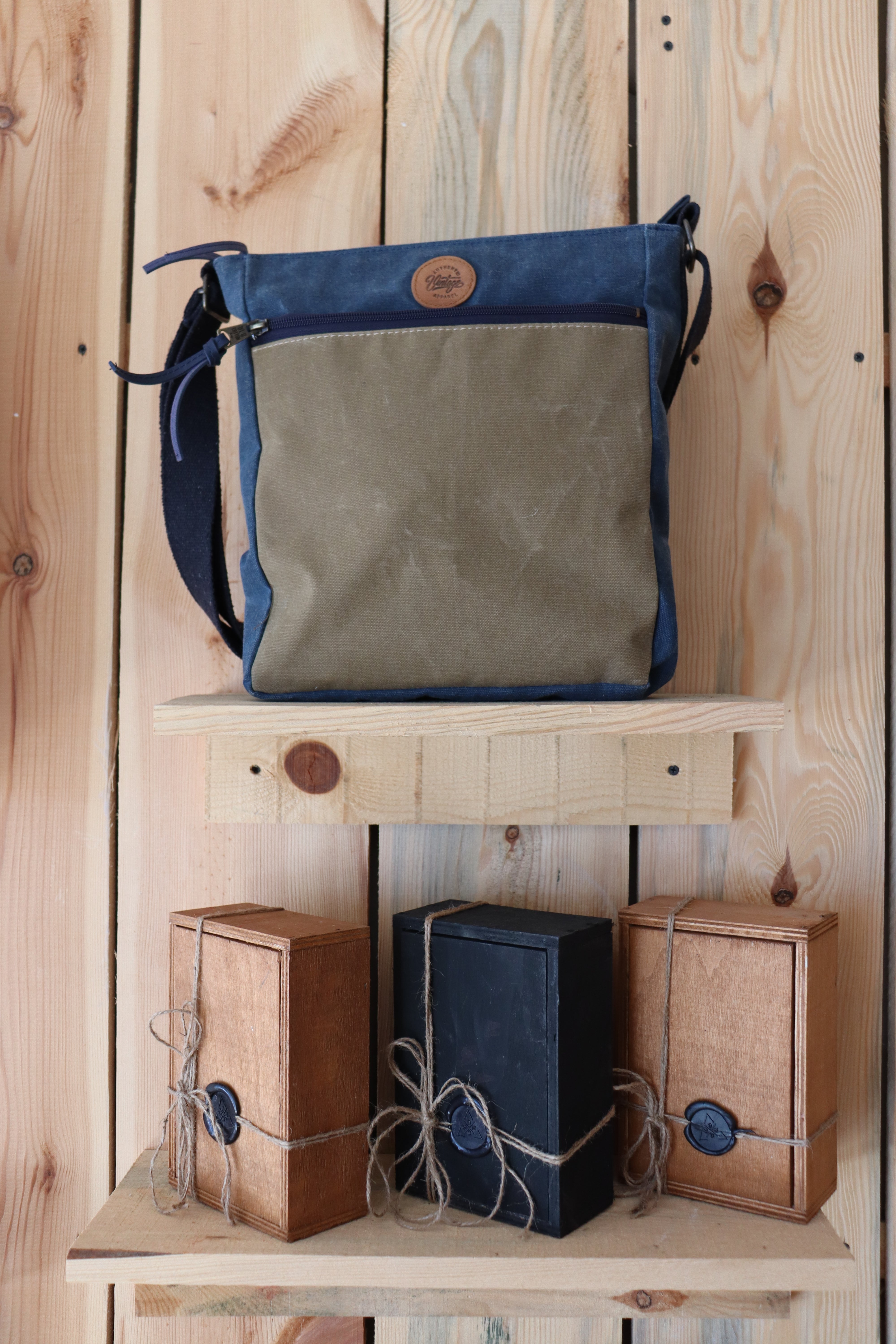 Lacivert-Kahverengi Kanvas Çapraz Çanta – Minimal Tarz